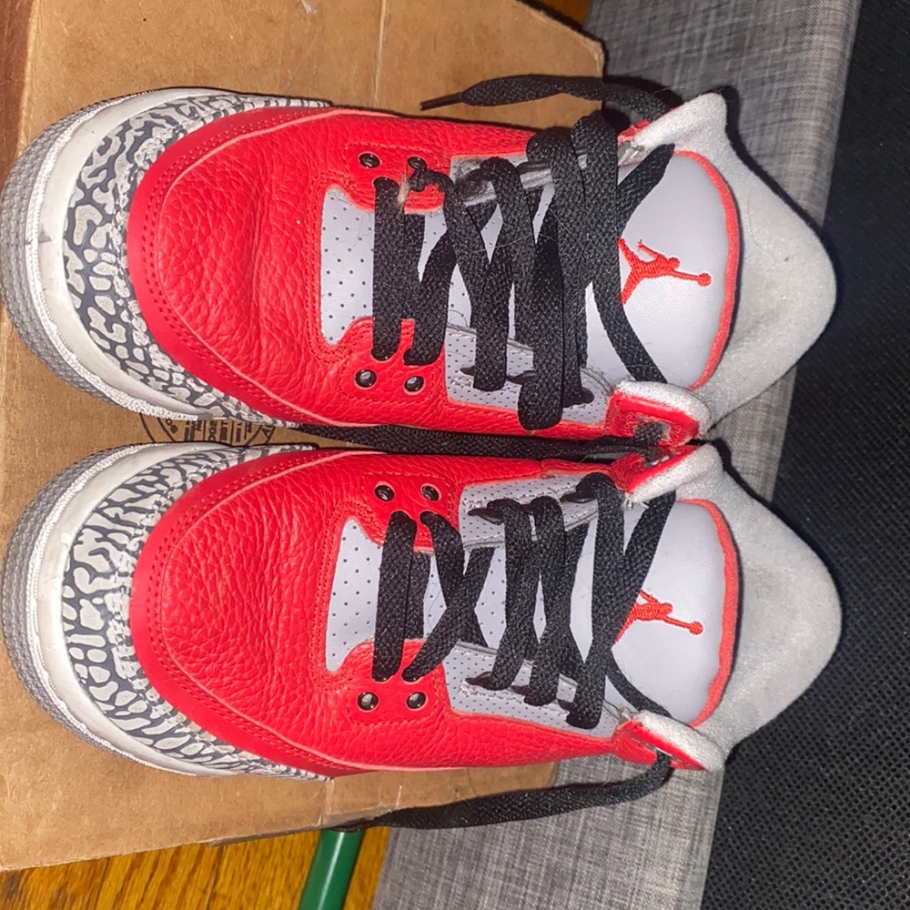 Red and grey Jordan 3 Retro SE